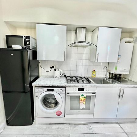 Апартаменты Cosy Private Flat In London, Free Parking On Premise Carshalton Экстерьер фото