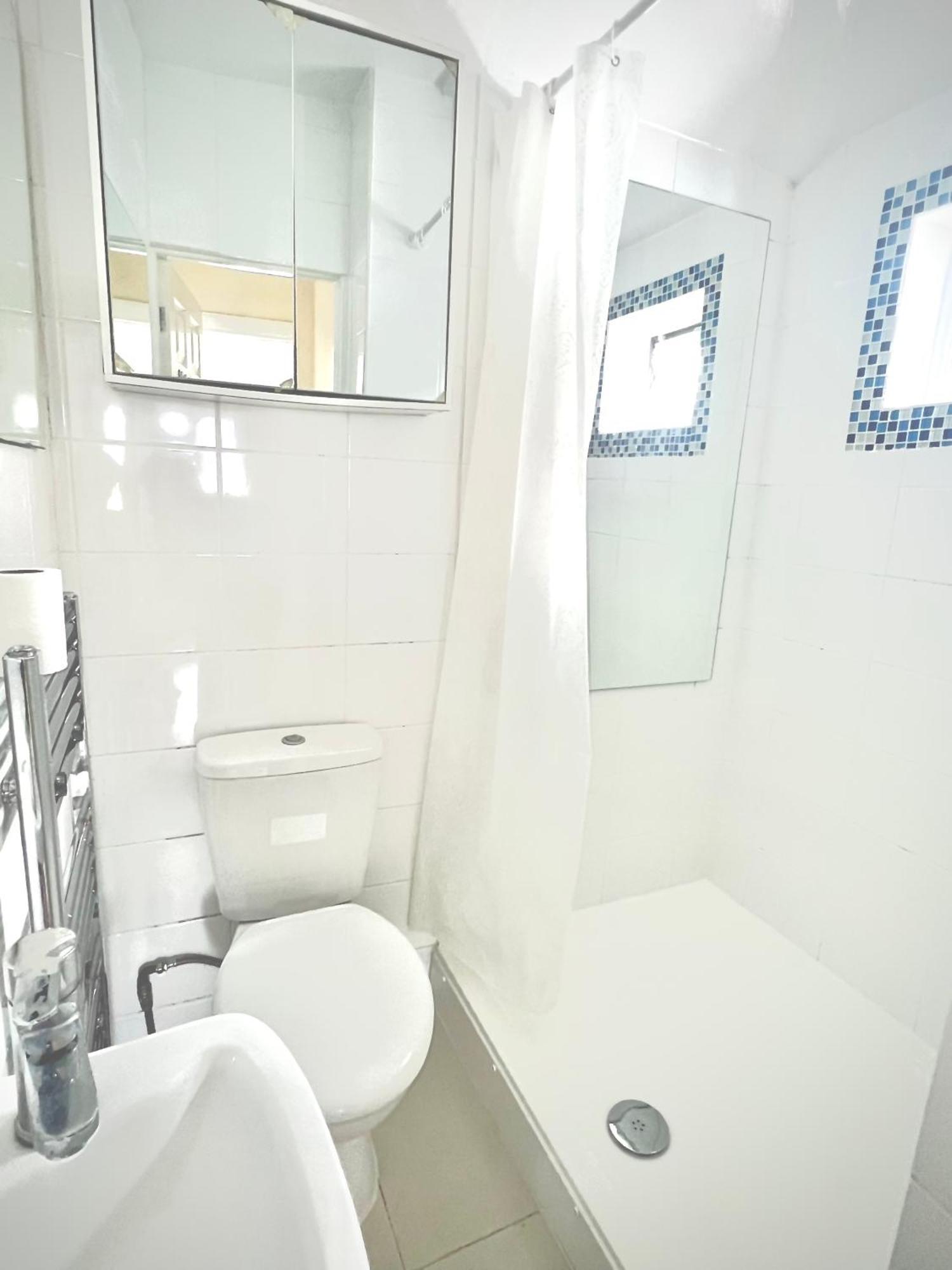 Апартаменты Cosy Private Flat In London, Free Parking On Premise Carshalton Экстерьер фото