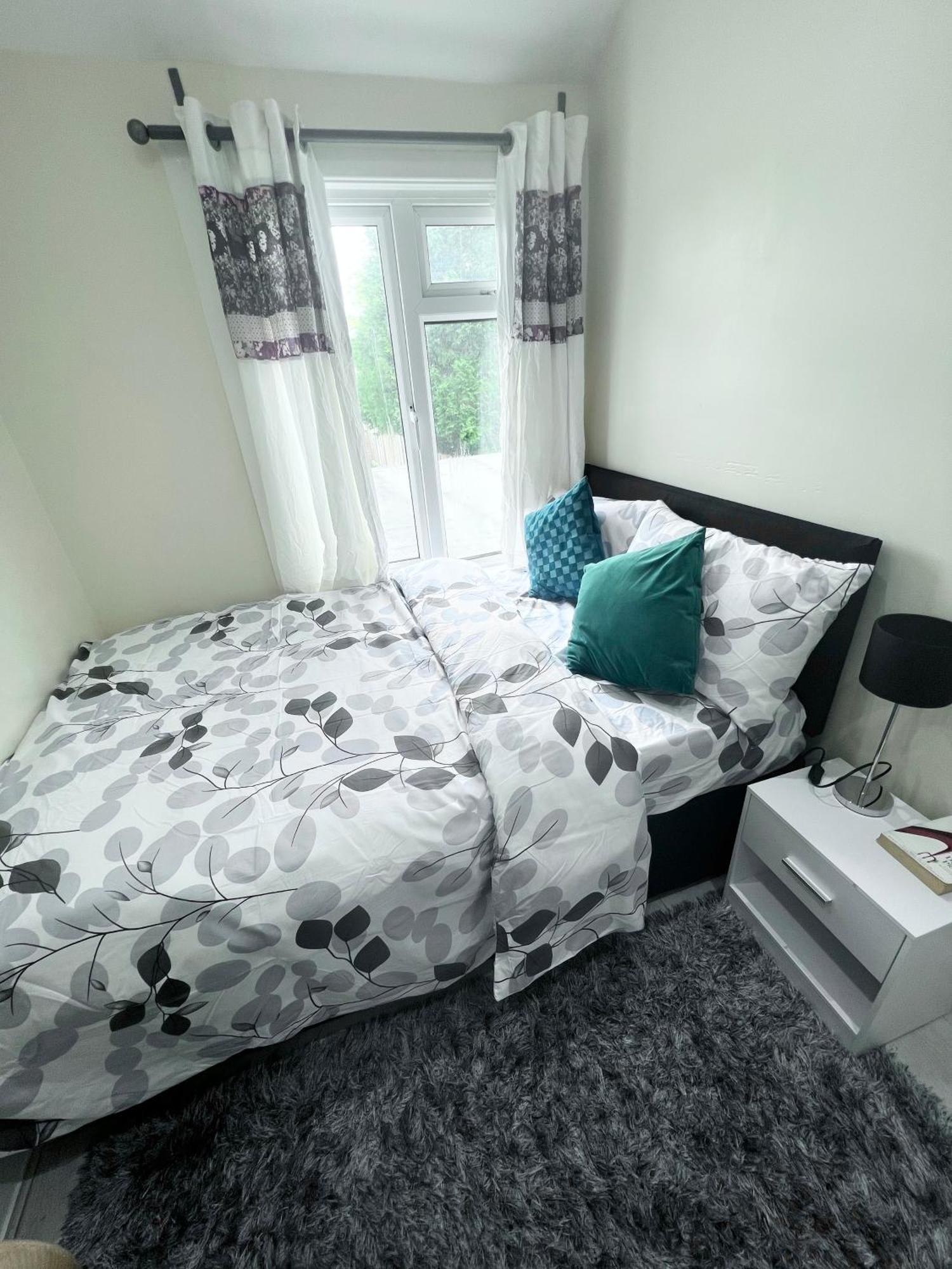 Апартаменты Cosy Private Flat In London, Free Parking On Premise Carshalton Экстерьер фото