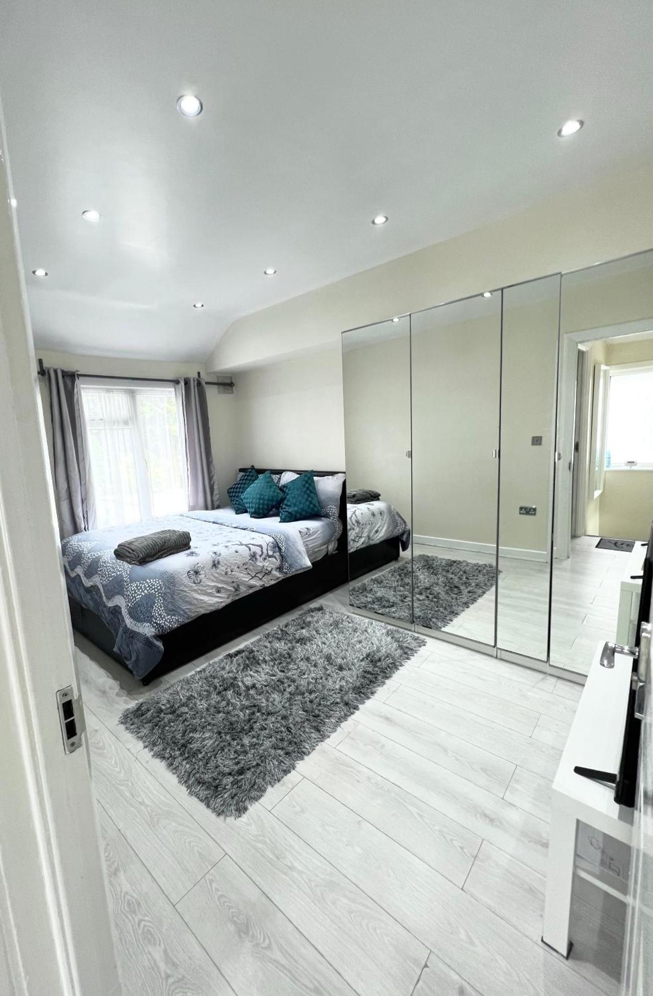 Апартаменты Cosy Private Flat In London, Free Parking On Premise Carshalton Экстерьер фото