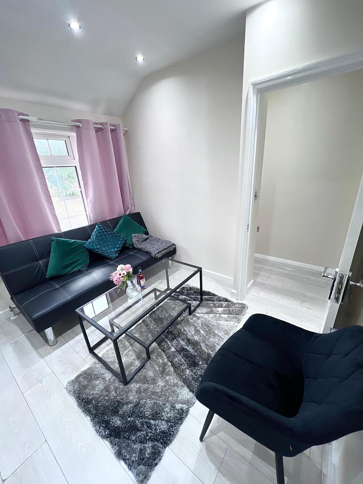 Апартаменты Cosy Private Flat In London, Free Parking On Premise Carshalton Экстерьер фото